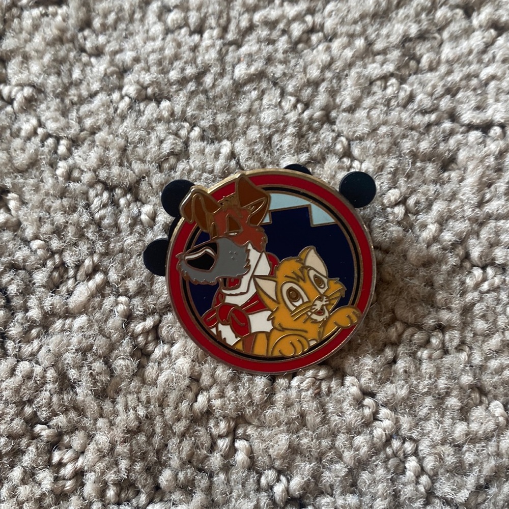 5/$25 Disney Parks Pin Friendship Oliver & Company